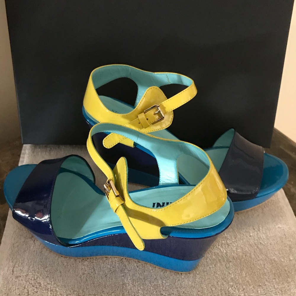Colorful patent leather wedge sandals